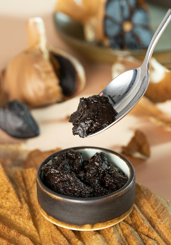 Découvrez les bienfaits et recettes de l'ail noir français